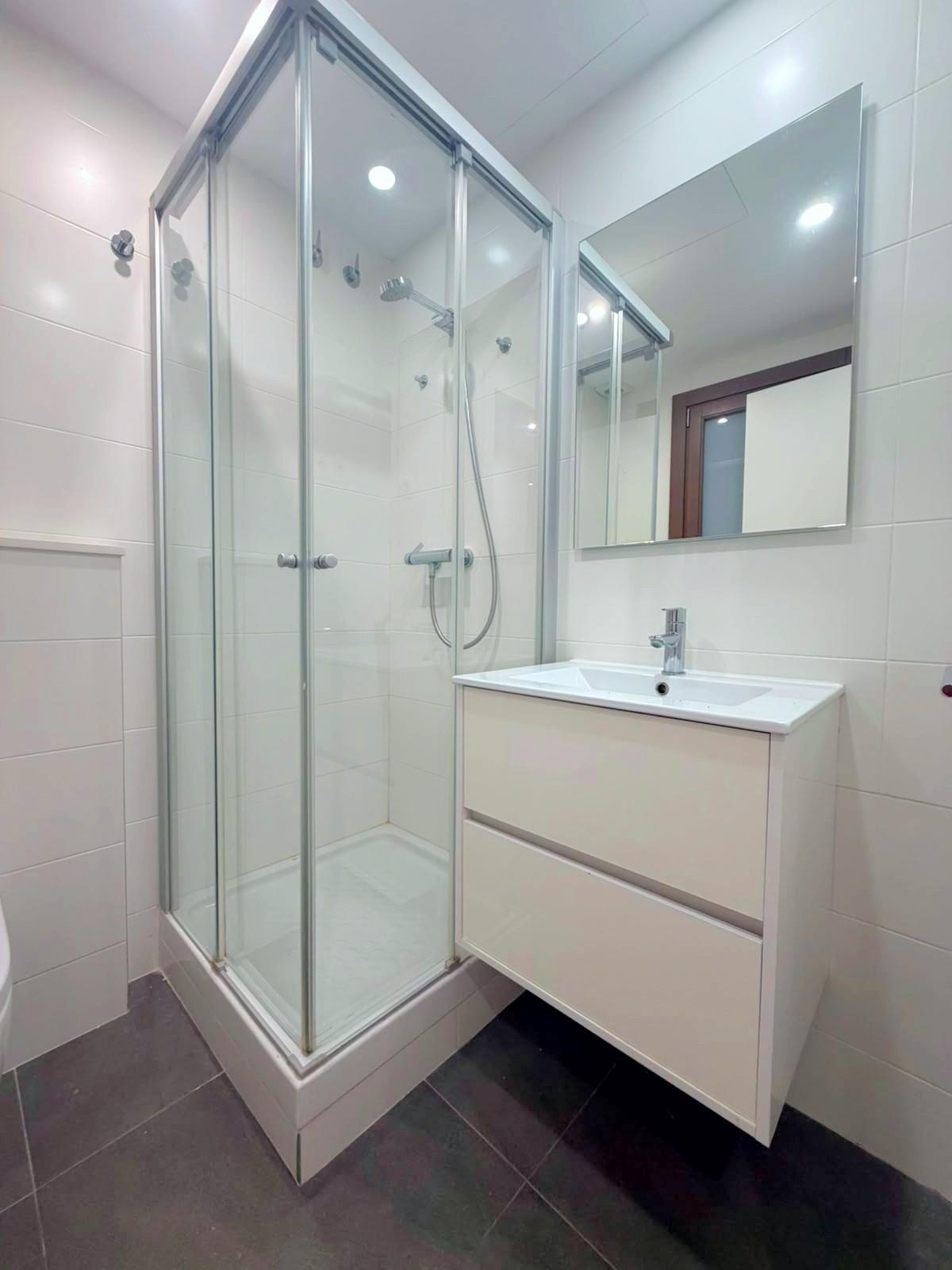 Imagen 17 Piso en venta en Barcelona / Junto metro L3 Poble Sec