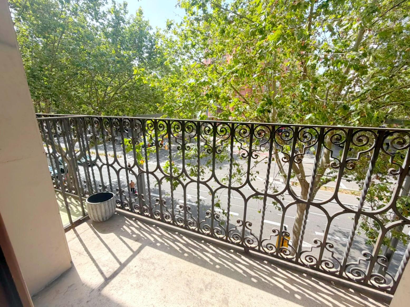 Imagen 2 Piso en venta en Barcelona / Junto metro L3 Poble Sec