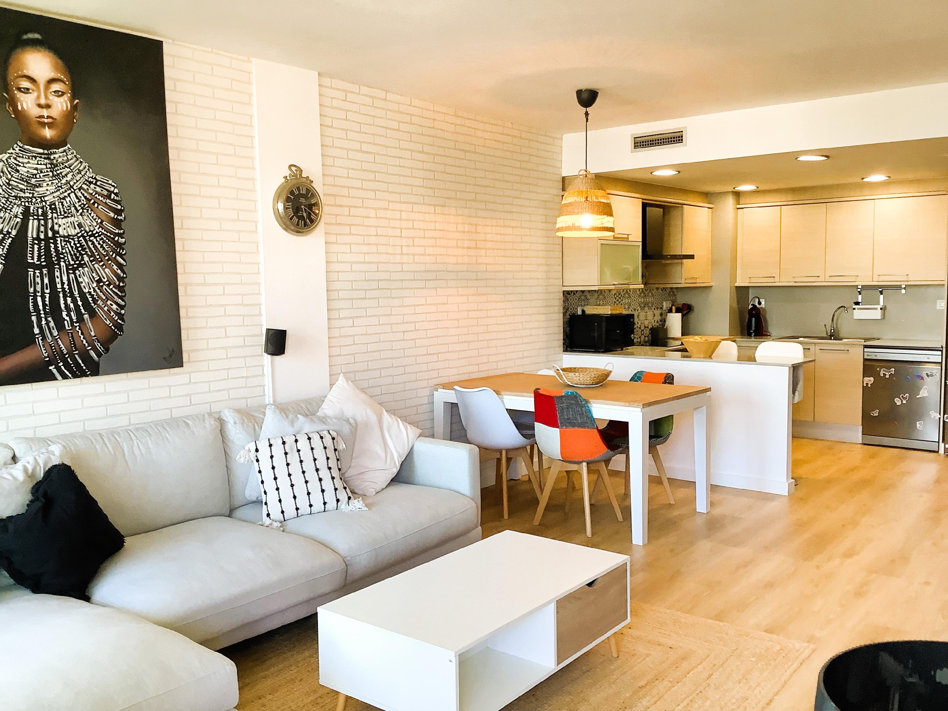 Imagen 3 Piso en venta en Montgat / Biblioteca Tirant Lo Blanc