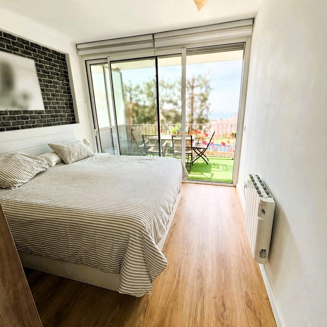 Imagen 6 Piso en venta en Montgat / Biblioteca Tirant Lo Blanc