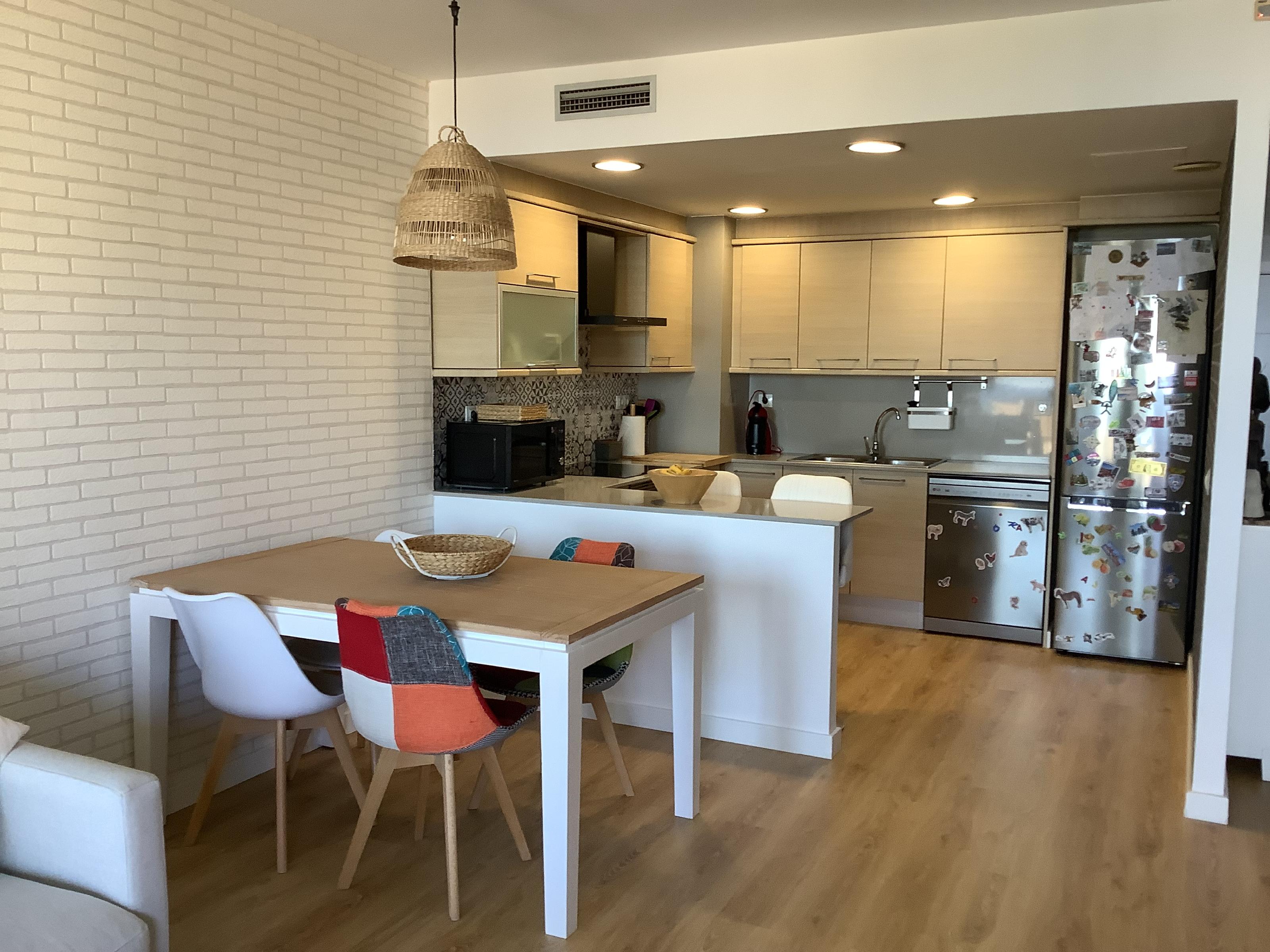 Imagen 5 Piso en venta en Montgat / Biblioteca Tirant Lo Blanc