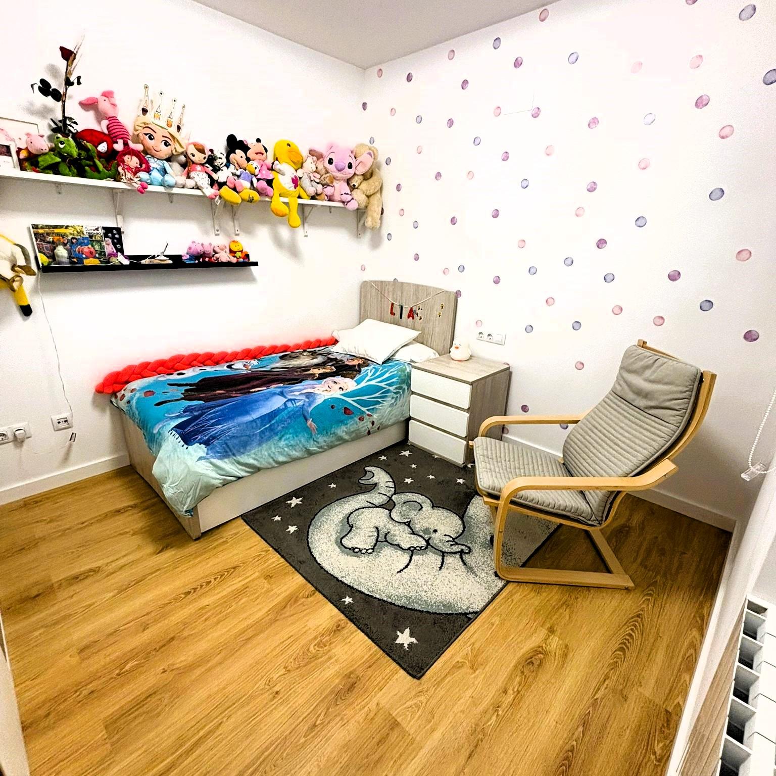 Imagen 10 Piso en venta en Montgat / Biblioteca Tirant Lo Blanc