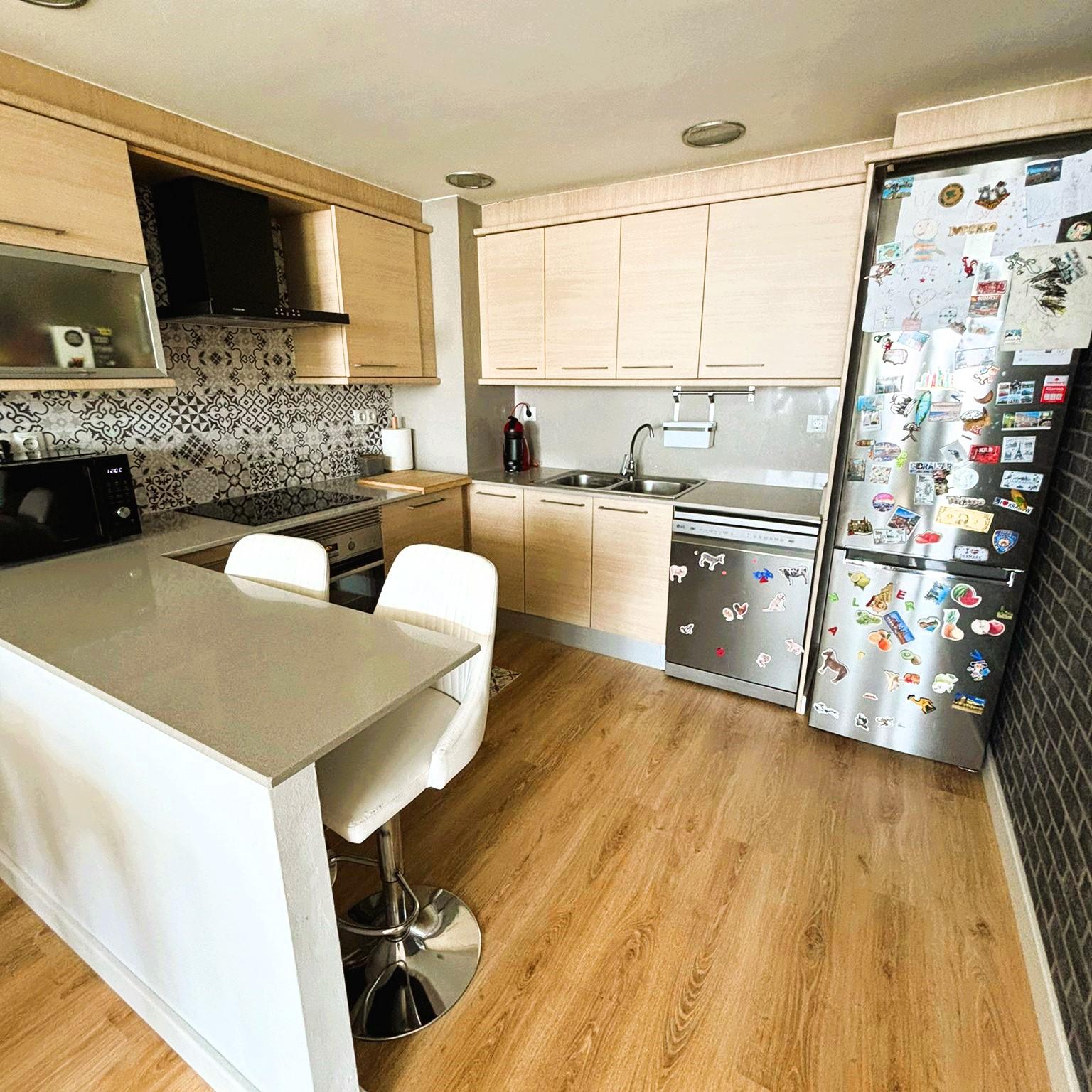 Imagen 11 Piso en venta en Montgat / Biblioteca Tirant Lo Blanc