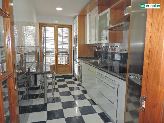 Imagen 10 Inmueble 305483 - Piso en venta en Salamanca / Calle La Radio, junto La Alamedilla.
