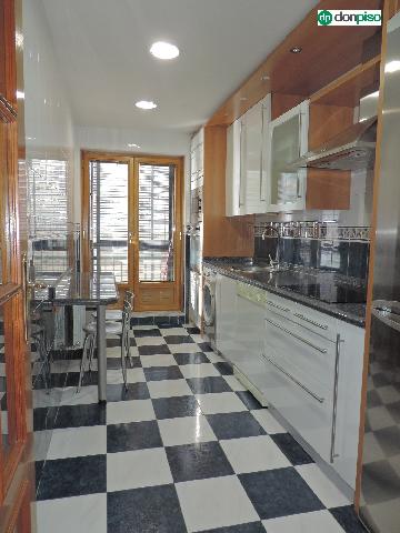 Imagen 12 Inmueble 305483 - Piso en venta en Salamanca / Calle La Radio, junto La Alamedilla.