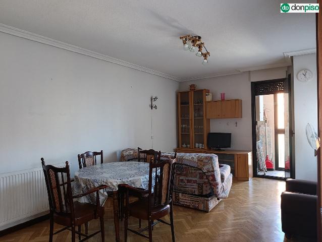 Imagen 2 Inmueble 305623 - Piso en alquiler en Salamanca / Comuneros . Alto Rollo. 