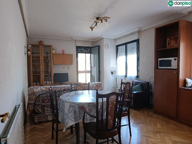 Imagen 4 Inmueble 305623 - Piso en alquiler en Salamanca / Comuneros . Alto Rollo. 
