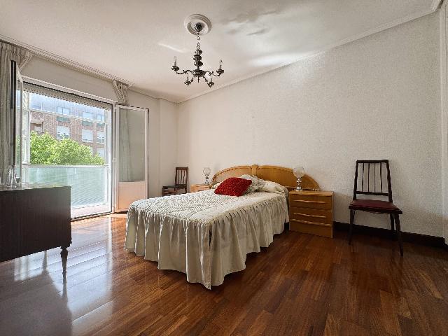 Imagen 5 Inmueble 298653 - Piso en venta en Leioa / Plaza Orixe. Leioa