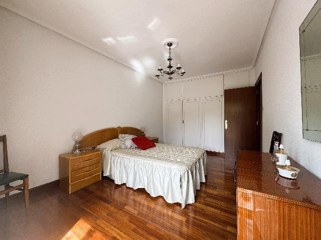 Imagen 2 Inmueble 298653 - Piso en venta en Leioa / Plaza Orixe. Leioa