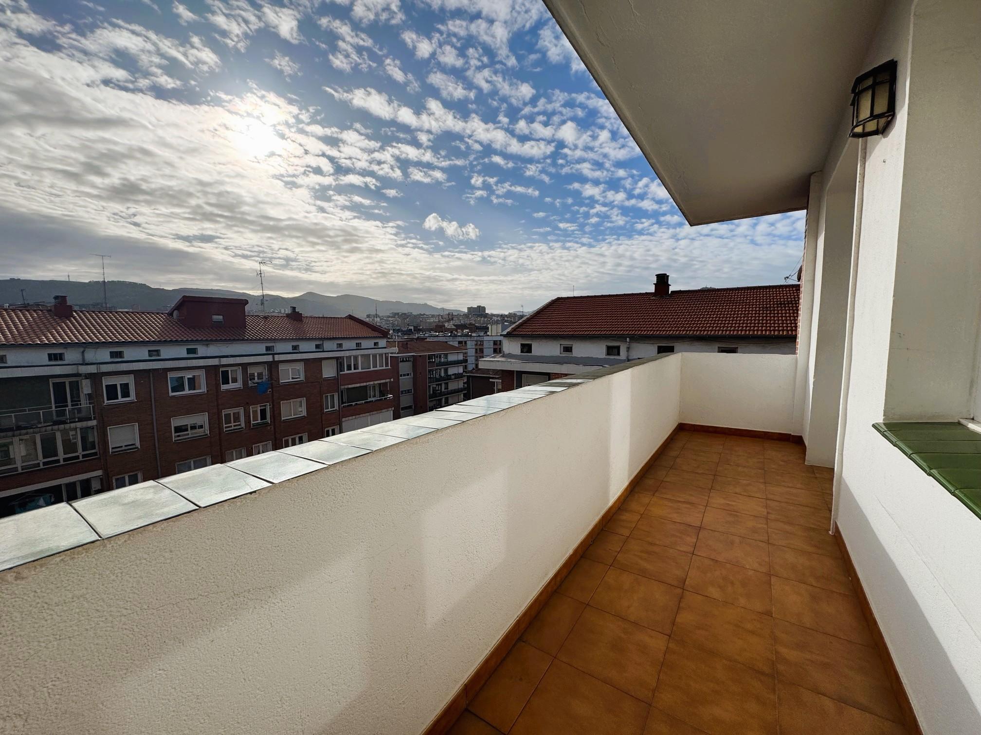 Imagen 1 Apartamento en venta en Leioa / Romo zona pinueta