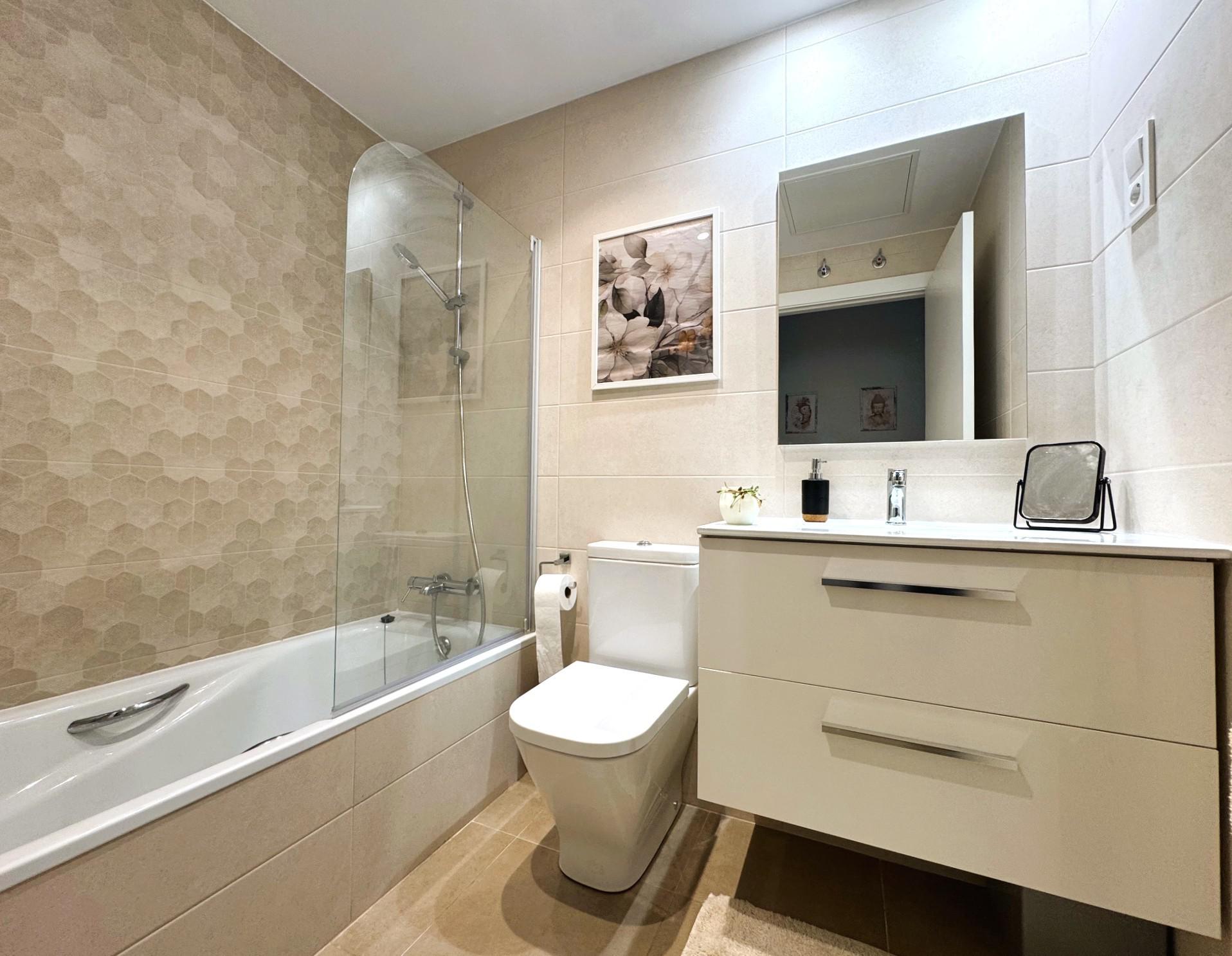 Imagen 24 Piso en venta en Urduliz / Calle Intxaurrondo . Urduliz