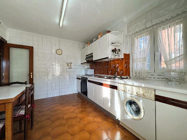 Imagen 2 Inmueble 299690 - Piso en venta en Getxo / Centro de Romo cerca de todos los servicios