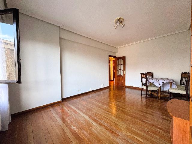 Imagen 1 Inmueble 300056 - Piso en venta en Getxo / Enfrente del parque gobelaurre