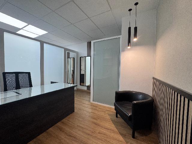 Imagen 5 Inmueble 300956 - Oficina Comercial en venta en Getxo / Edificio metro en el centro de las arenas