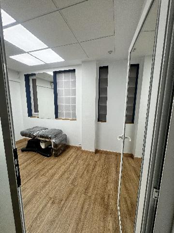 Imagen 2 Inmueble 300956 - Oficina Comercial en venta en Getxo / Edificio metro en el centro de las arenas