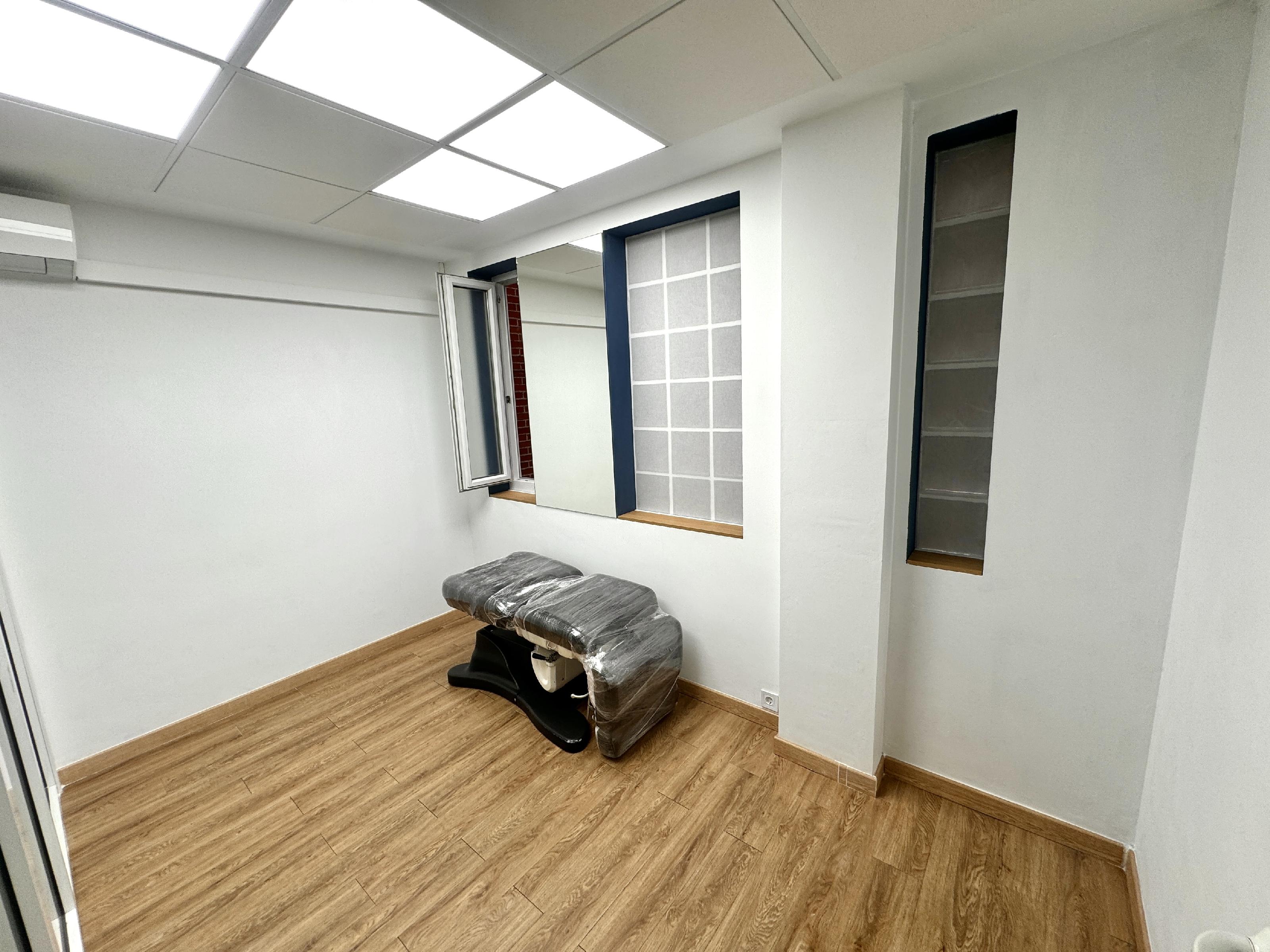 Imagen 1 Oficina Comercial en venta en Getxo / Edificio metro en el centro de las arenas
