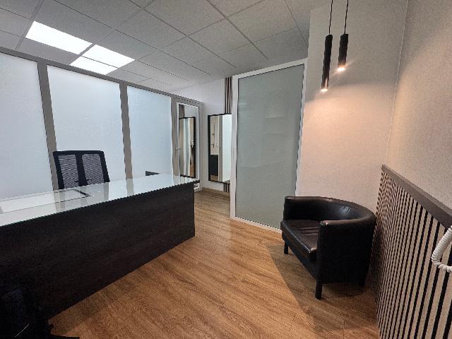 Imagen 6 Inmueble 300956 - Oficina Comercial en venta en Getxo / Edificio metro en el centro de las arenas