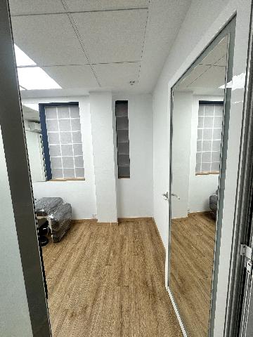 Imagen 4 Inmueble 300956 - Oficina Comercial en venta en Getxo / Edificio metro en el centro de las arenas
