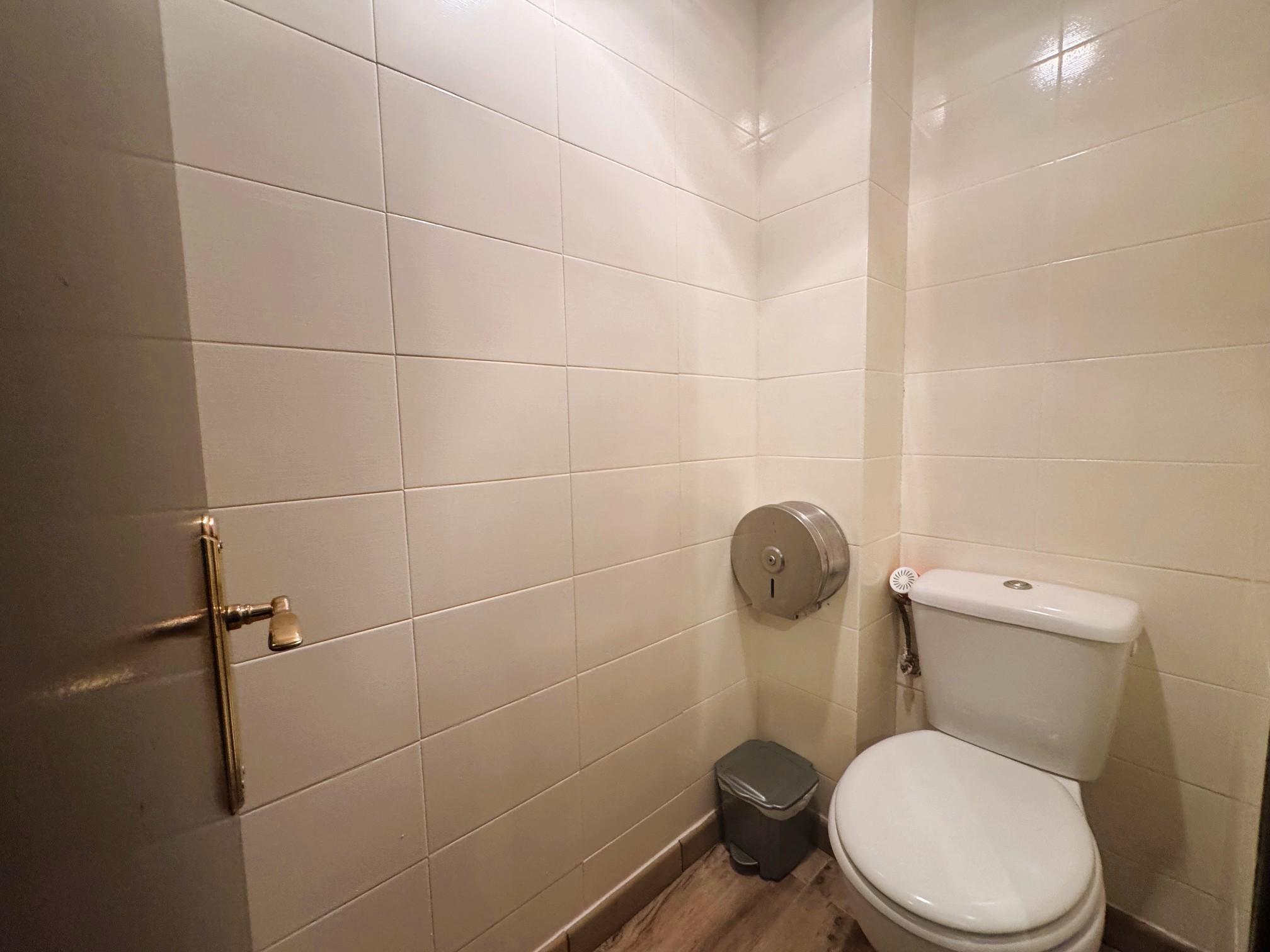 Imagen 10 Local Comercial en venta en Getxo / Calle Mayor. Las Arenas.