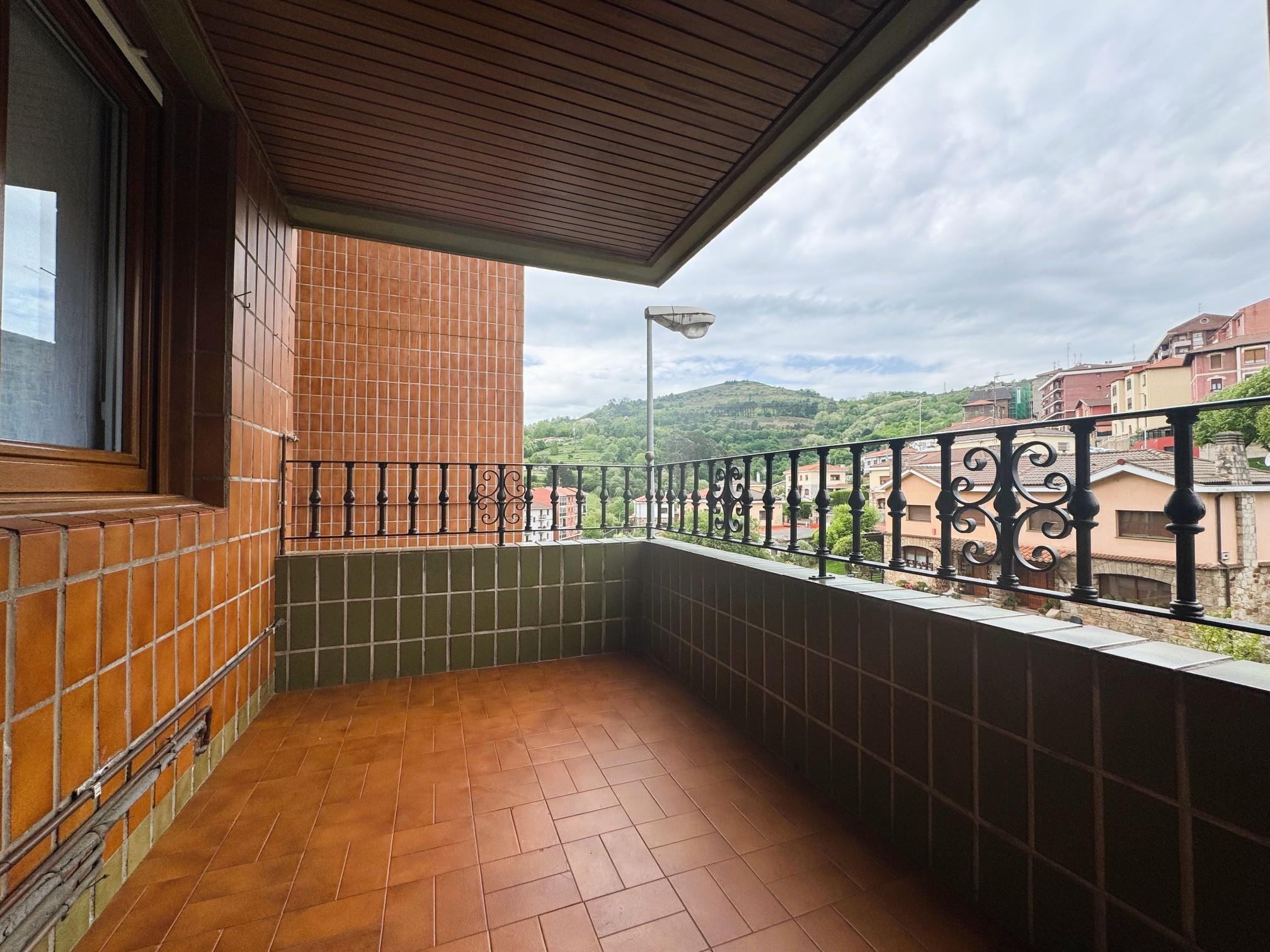 Imagen 2 Piso en venta en Basauri / Kareaga Goikoa. Basauri.