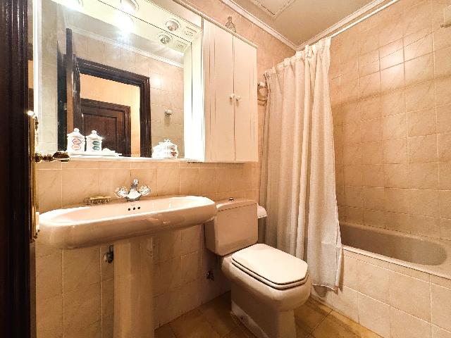Imagen 28 Inmueble 302438 - Piso en venta en Bilbao / Avenida Mazarredo. Bilbao.