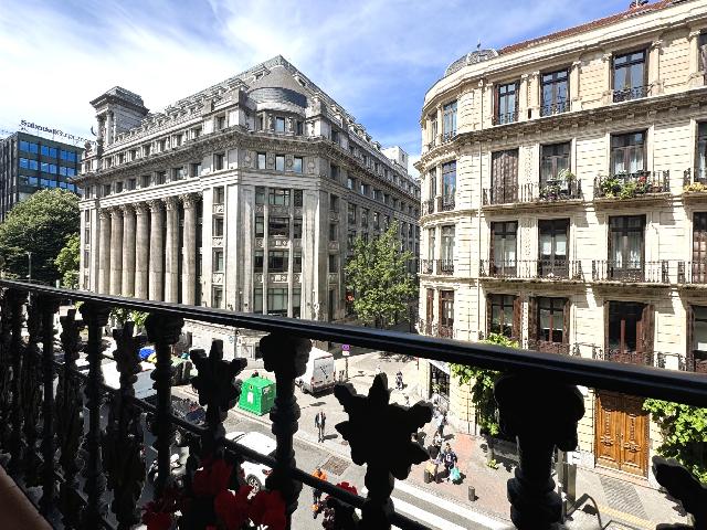 Imagen 1 Inmueble 302438 - Piso en venta en Bilbao / Avenida Mazarredo. Bilbao.