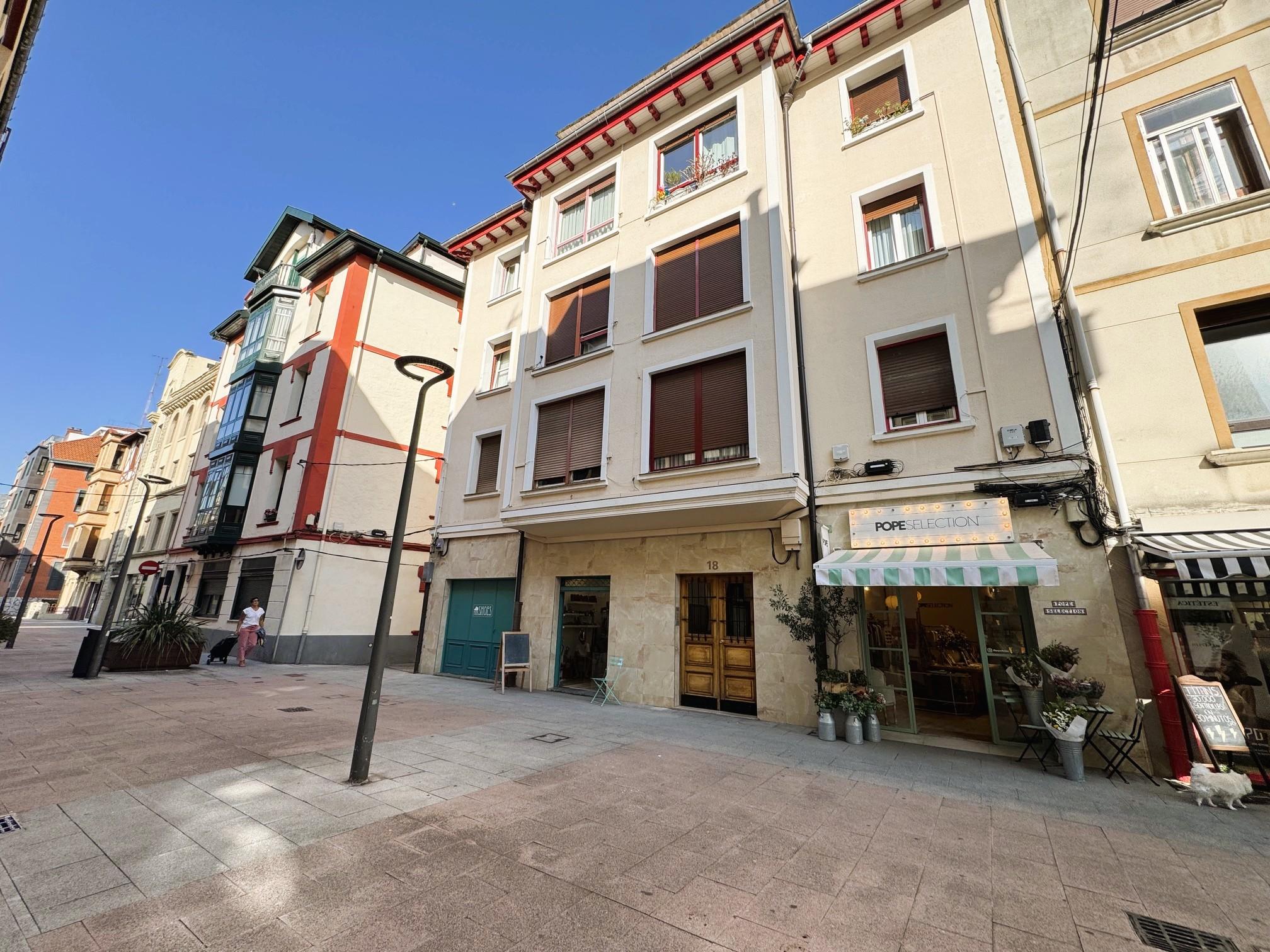 Imagen 28 Piso en venta en Getxo / Calle Urkijo. Las Arenas.