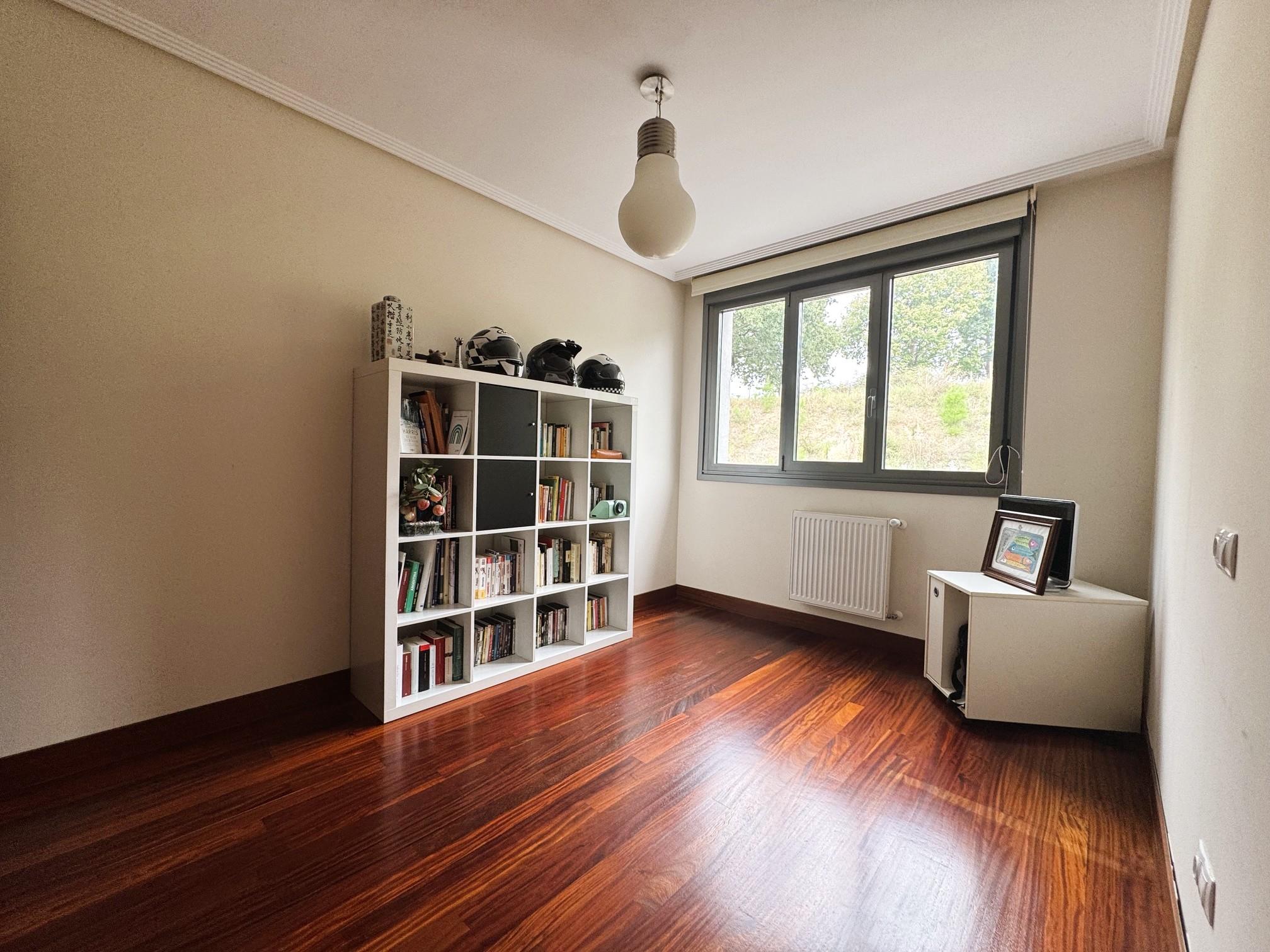 Imagen 11 Piso en venta en Maruri-jatabe / Maruri junto a las piscinas y el polideportivo