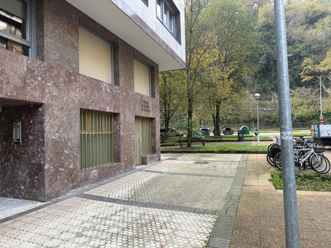 Imagen 2 Local Comercial en venta en Donostia-San Sebastián / Barrio de Amara, Donostia