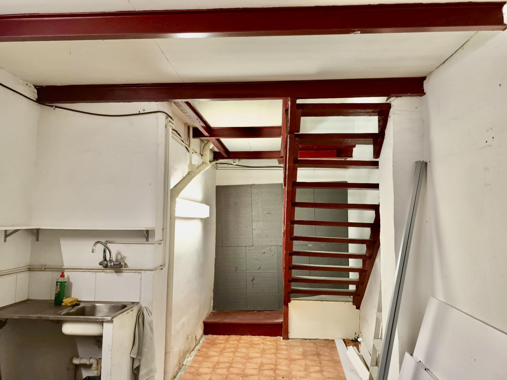 Imagen 3 Local Comercial en venta en Donostia-San Sebastián / En frente del reloj de Ategorrieta.