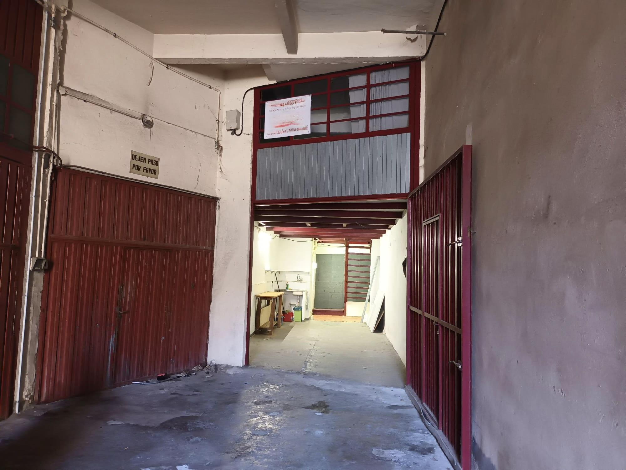Imagen 10 Local Comercial en venta en Donostia-San Sebastián / En frente del reloj de Ategorrieta.
