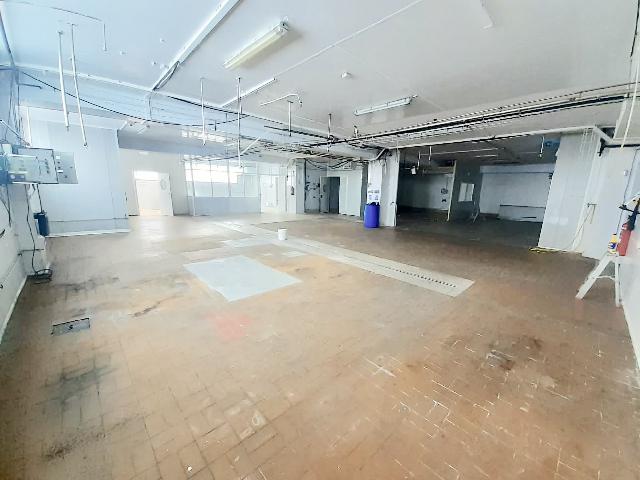 Imagen 5 Inmueble 303765 - Local Industrial en venta en Irun / Avenida Letxumborro, Irún