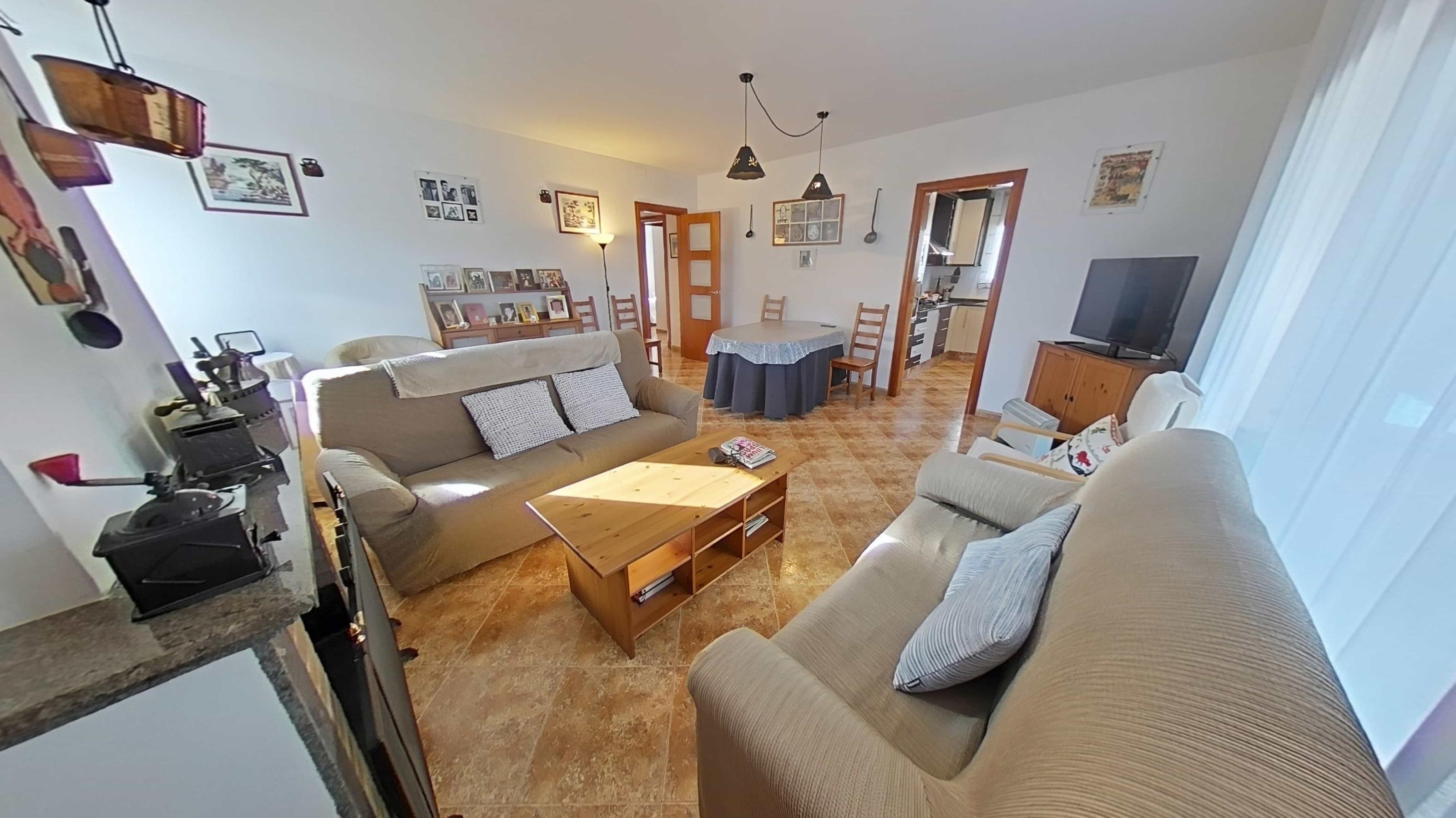 Imagen 2 Casa en venta en Torrelles De Foix / Ubicada en la Avenida principal de Can Coral.