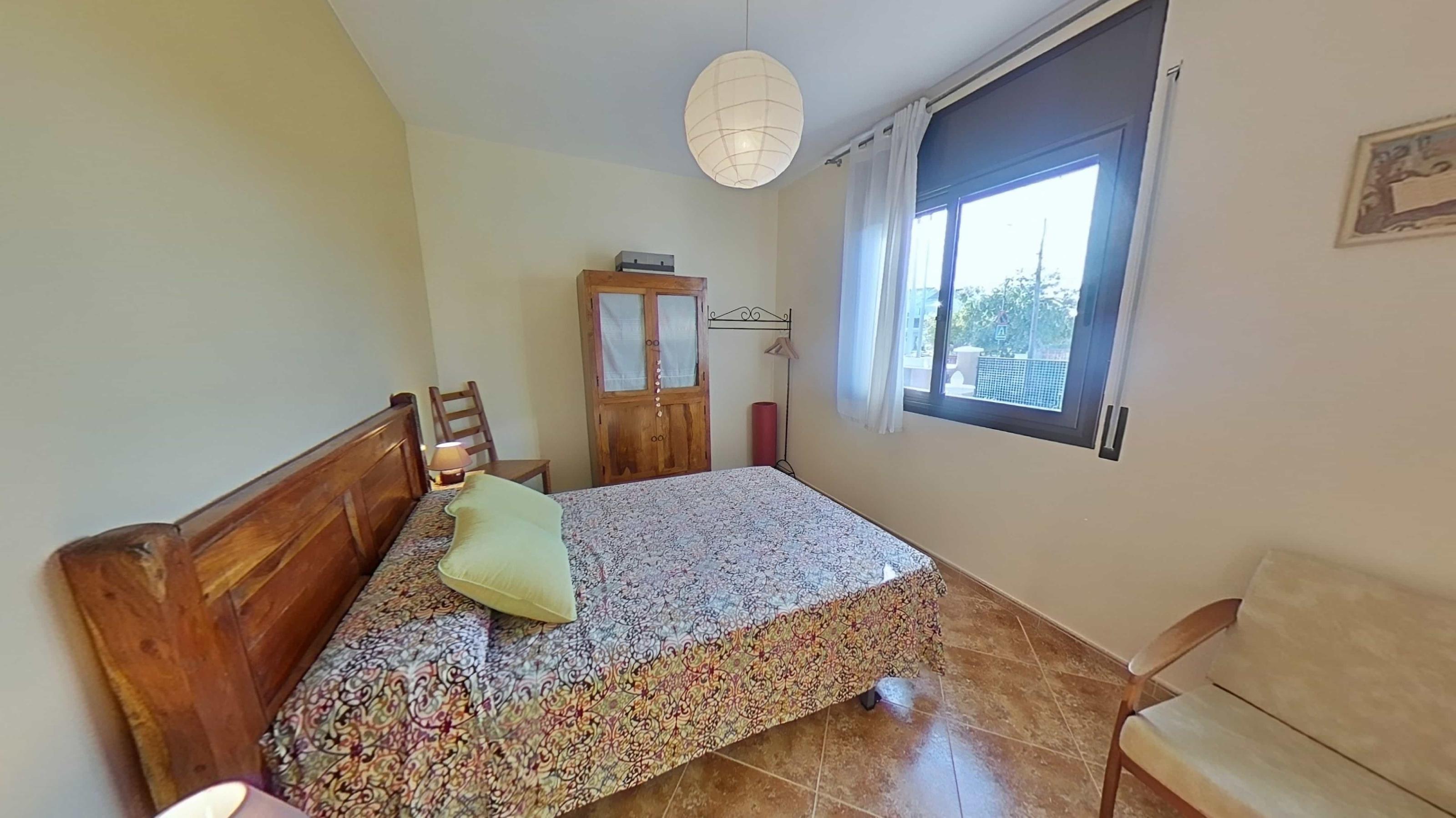 Imagen 19 Casa en venta en Torrelles De Foix / Ubicada en la Avenida principal de Can Coral.