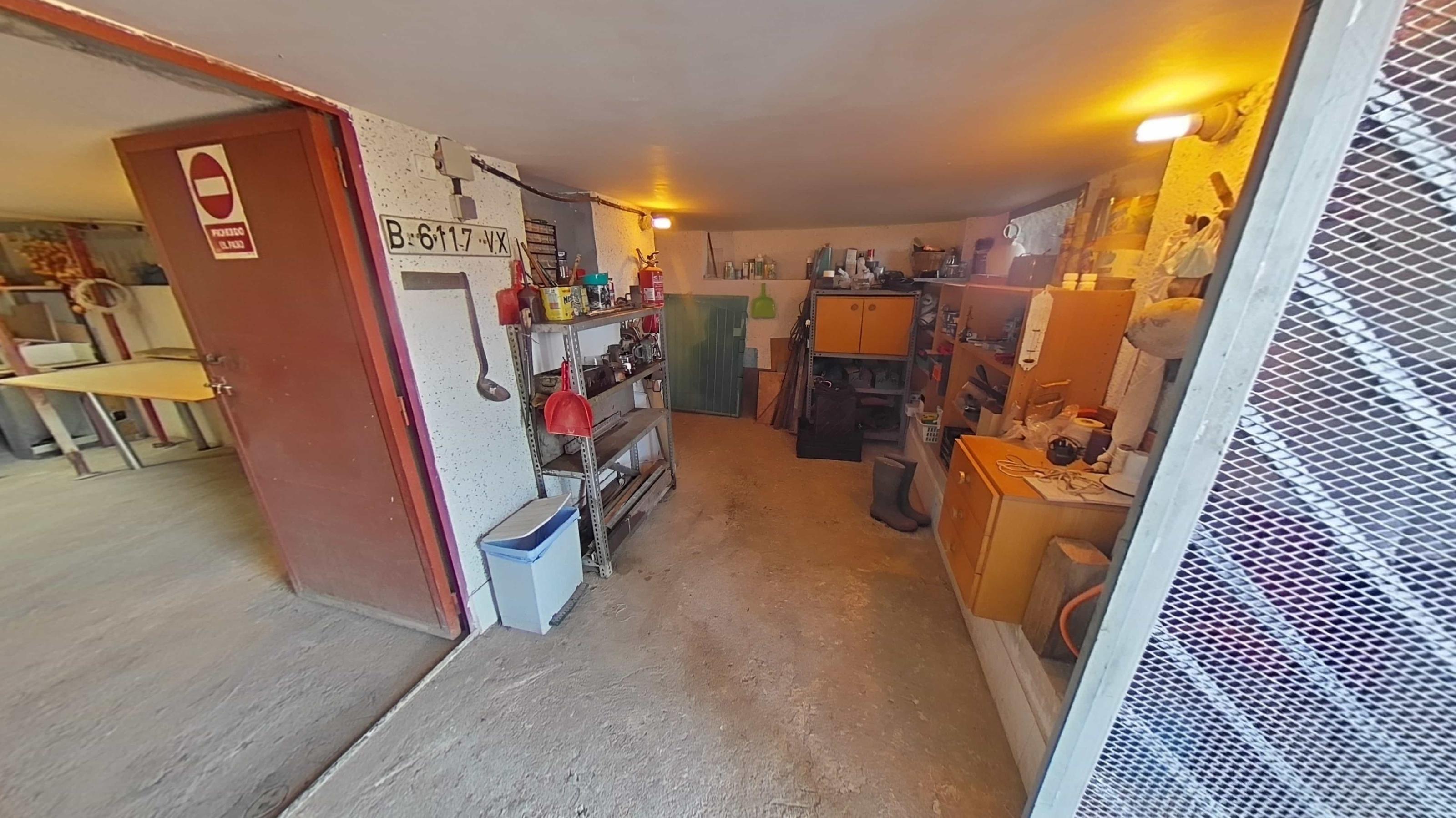 Imagen 23 Casa en venta en Torrelles De Foix / Ubicada en la Avenida principal de Can Coral.