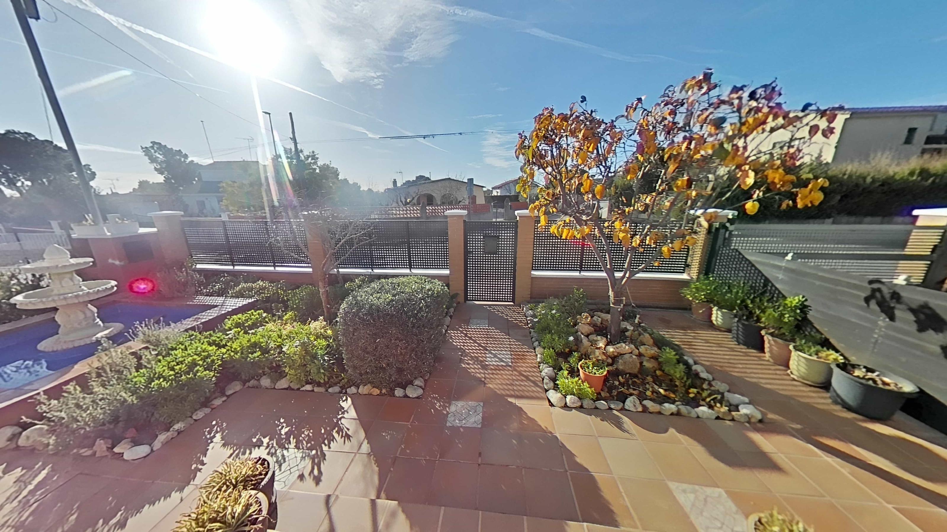 Imagen 6 Casa en venta en Torrelles De Foix / Ubicada en la Avenida principal de Can Coral.