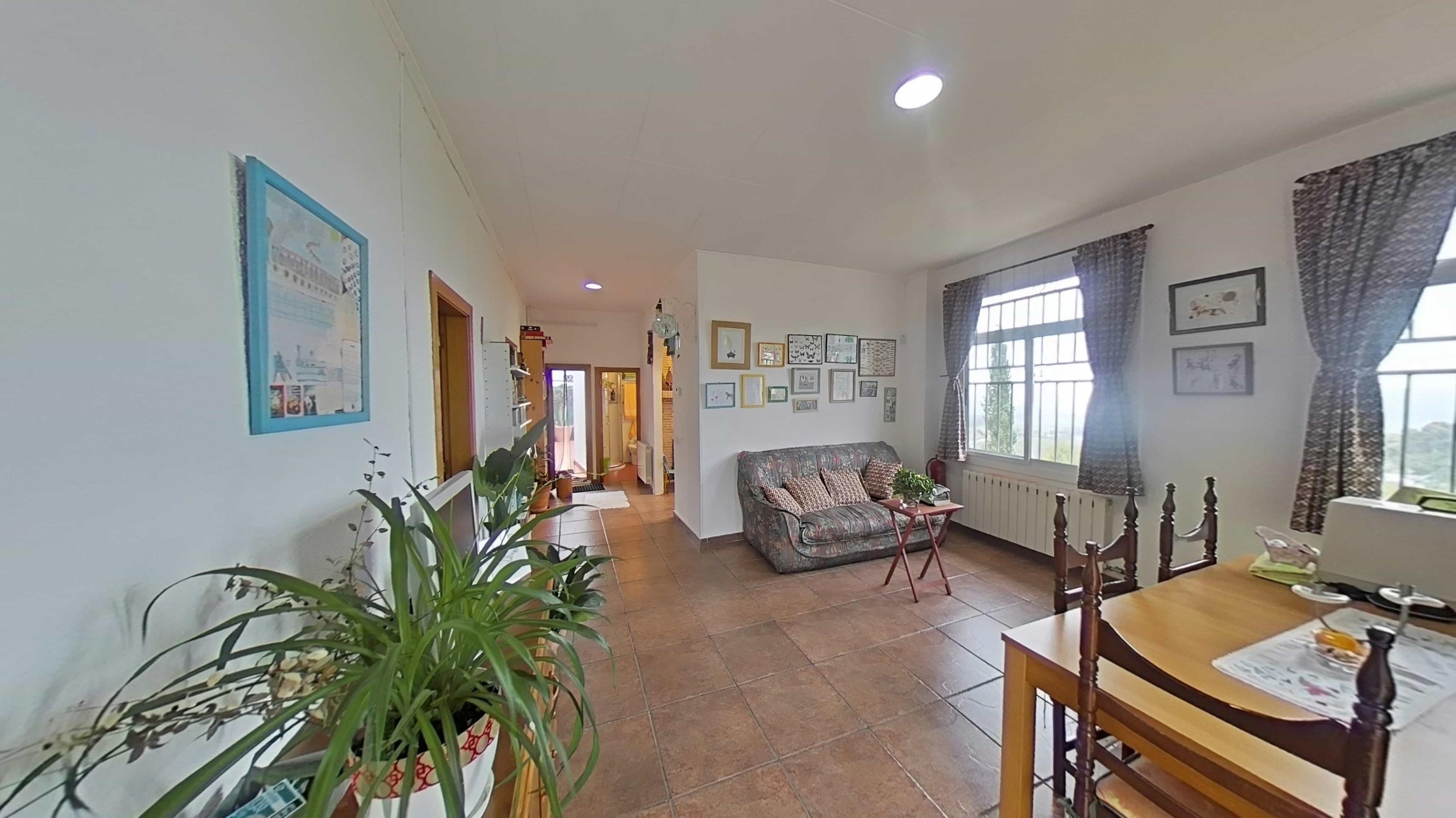 Imagen 21 Casa en venta en Torrelles De Foix / Urbanización Can Coral.