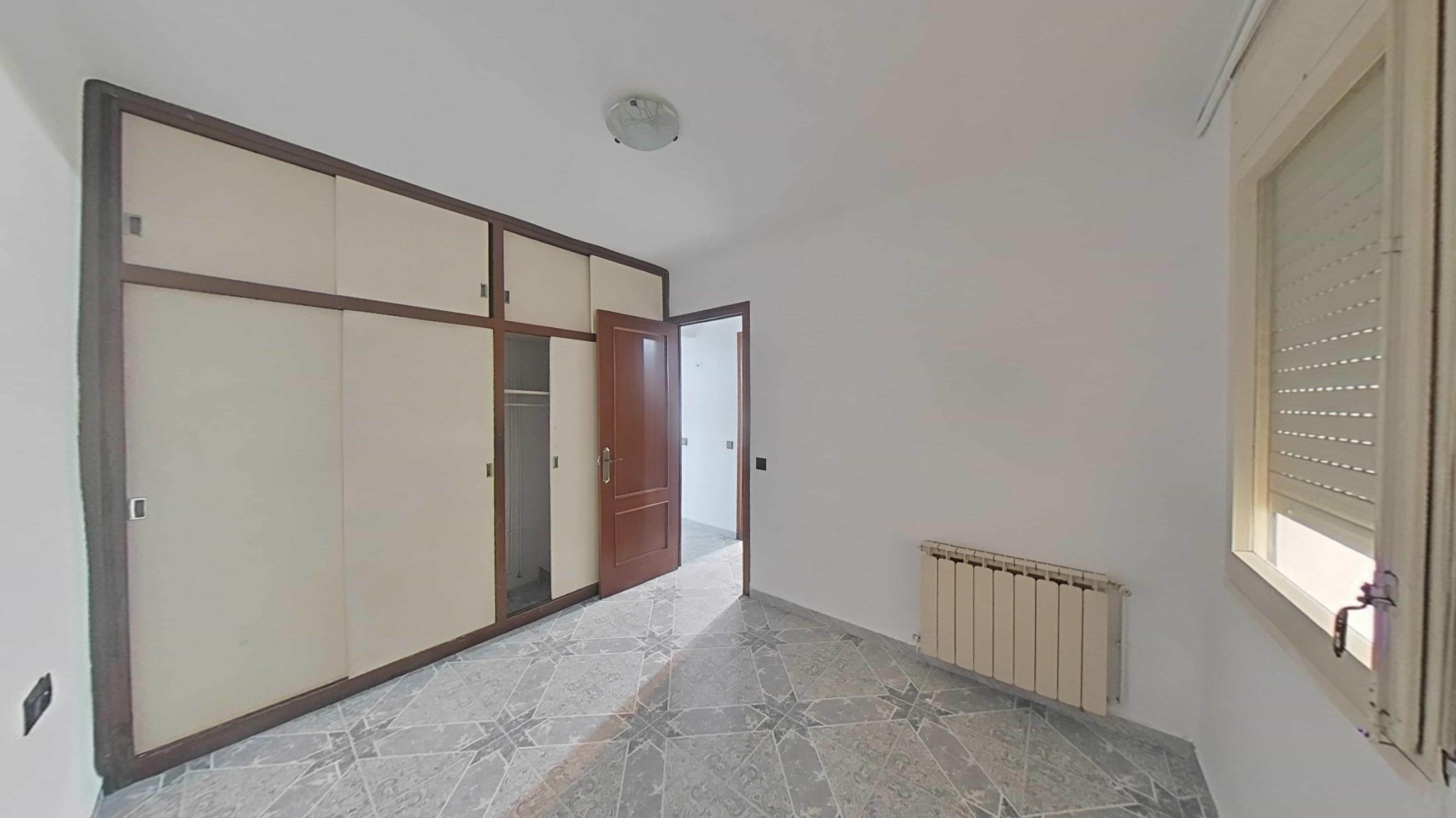 Imagen 4 Piso en venta en Vilafranca Del Penedès / En el centro del barrio de Les Clotes.