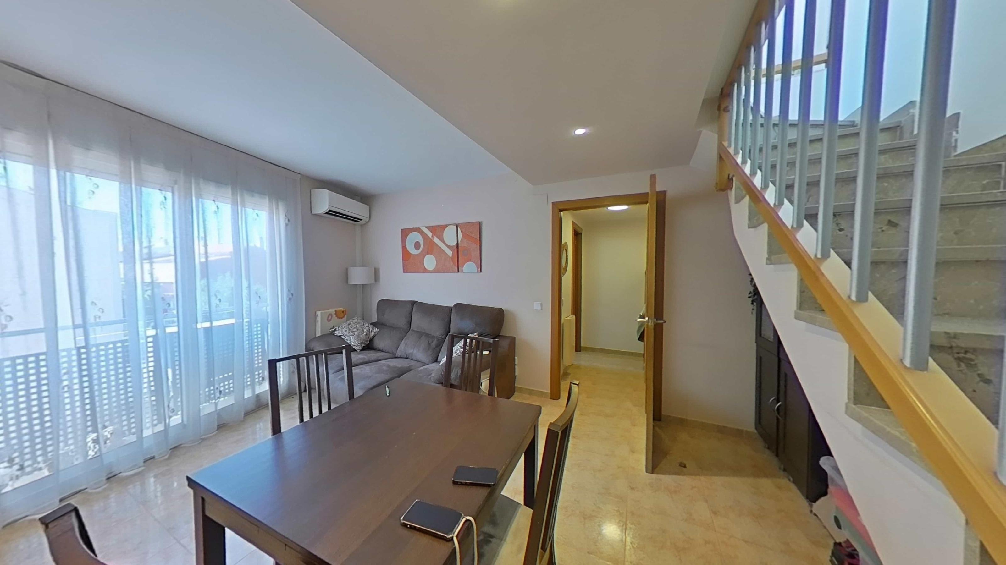 Imagen 10 Piso en venta en Castellví De La Marca / En el centro de la población, acceso principal.