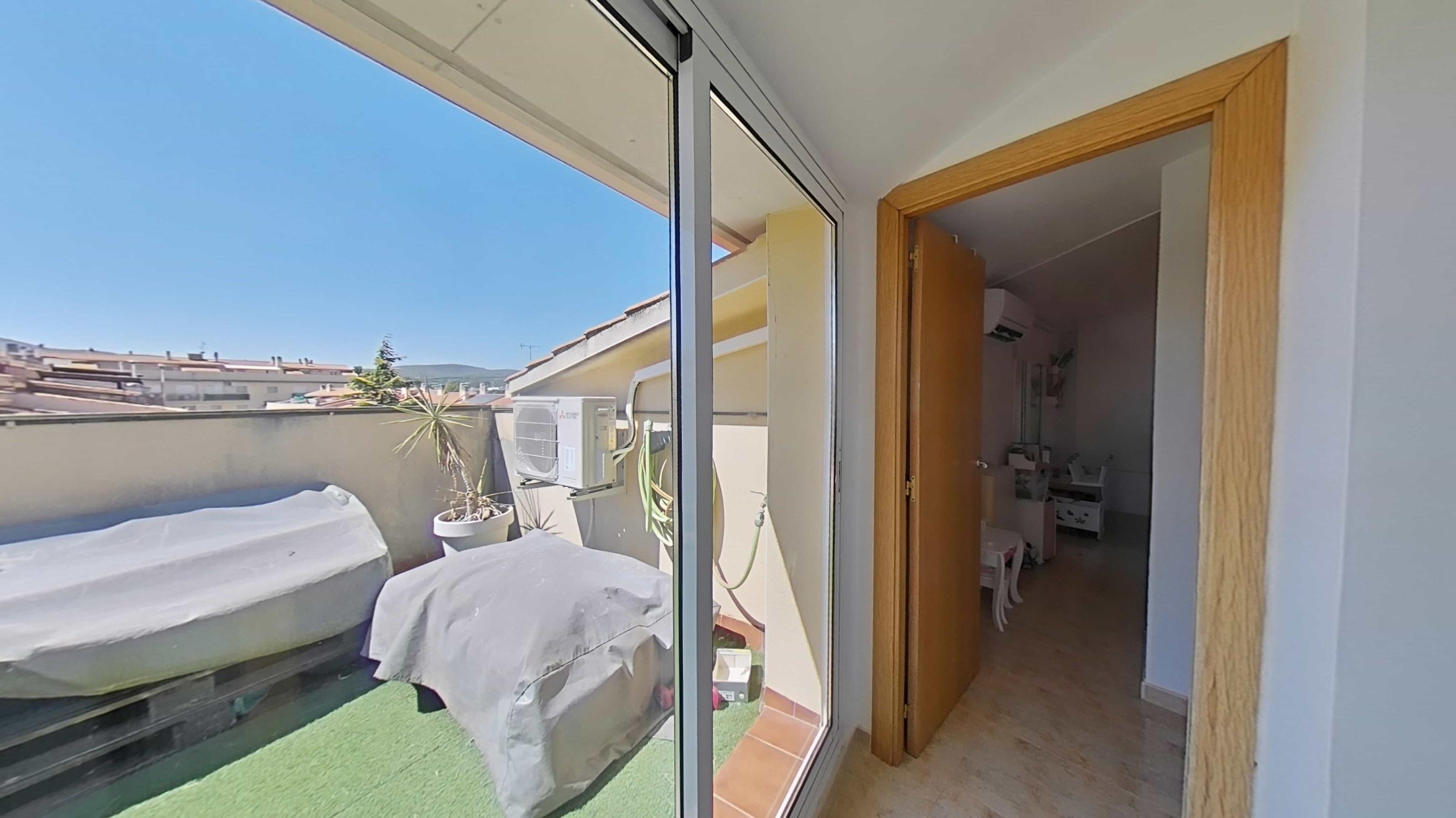 Imagen 32 Piso en venta en Castellví De La Marca / En el centro de la población, acceso principal.