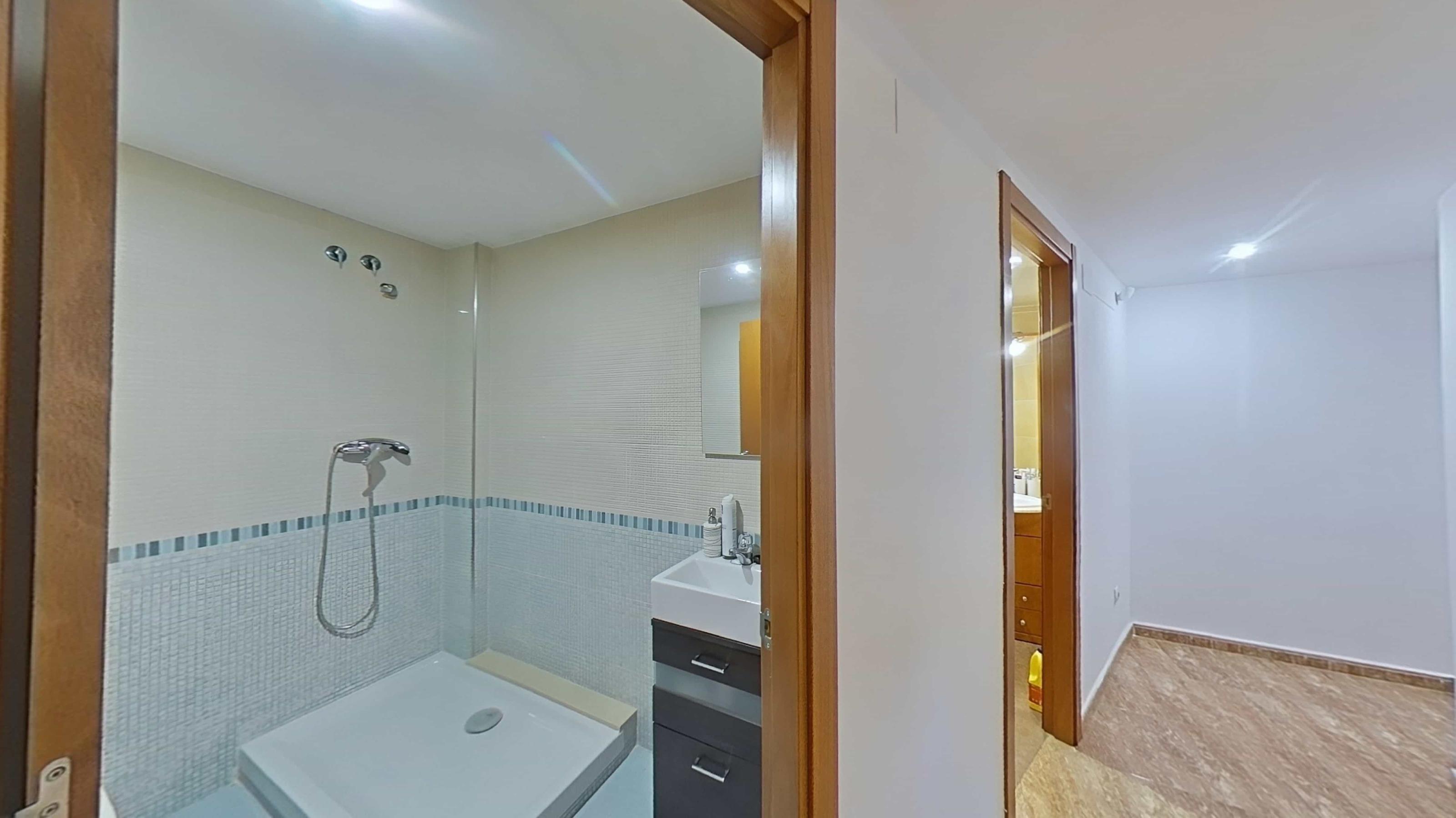 Imagen 8 Dúplex en venta en Pla Del Penedès El / Zona residencial, cerca de la piscina municipal.