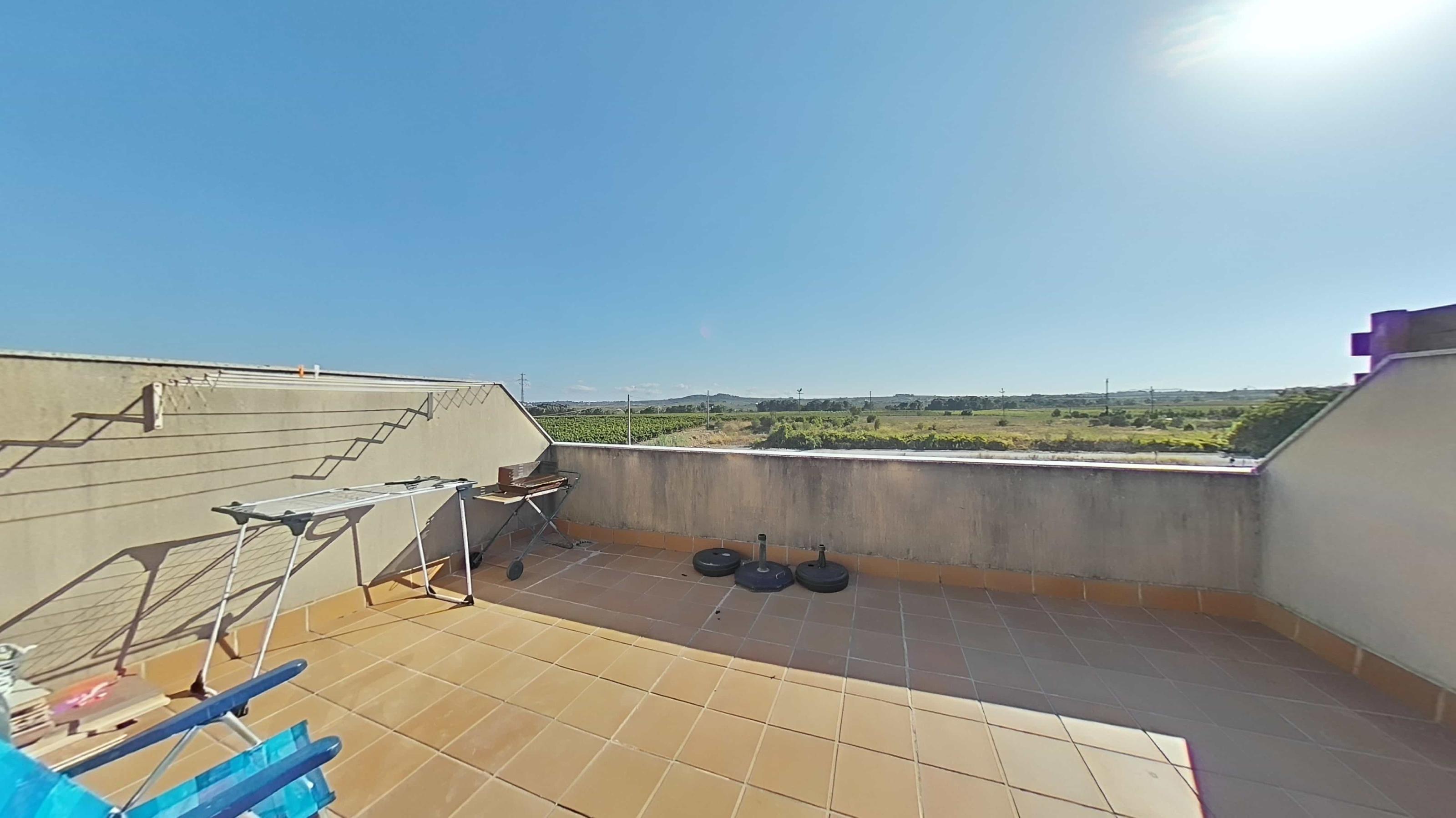 Imagen 46 Dúplex en venta en Pla Del Penedès El / Zona residencial, cerca de la piscina municipal.