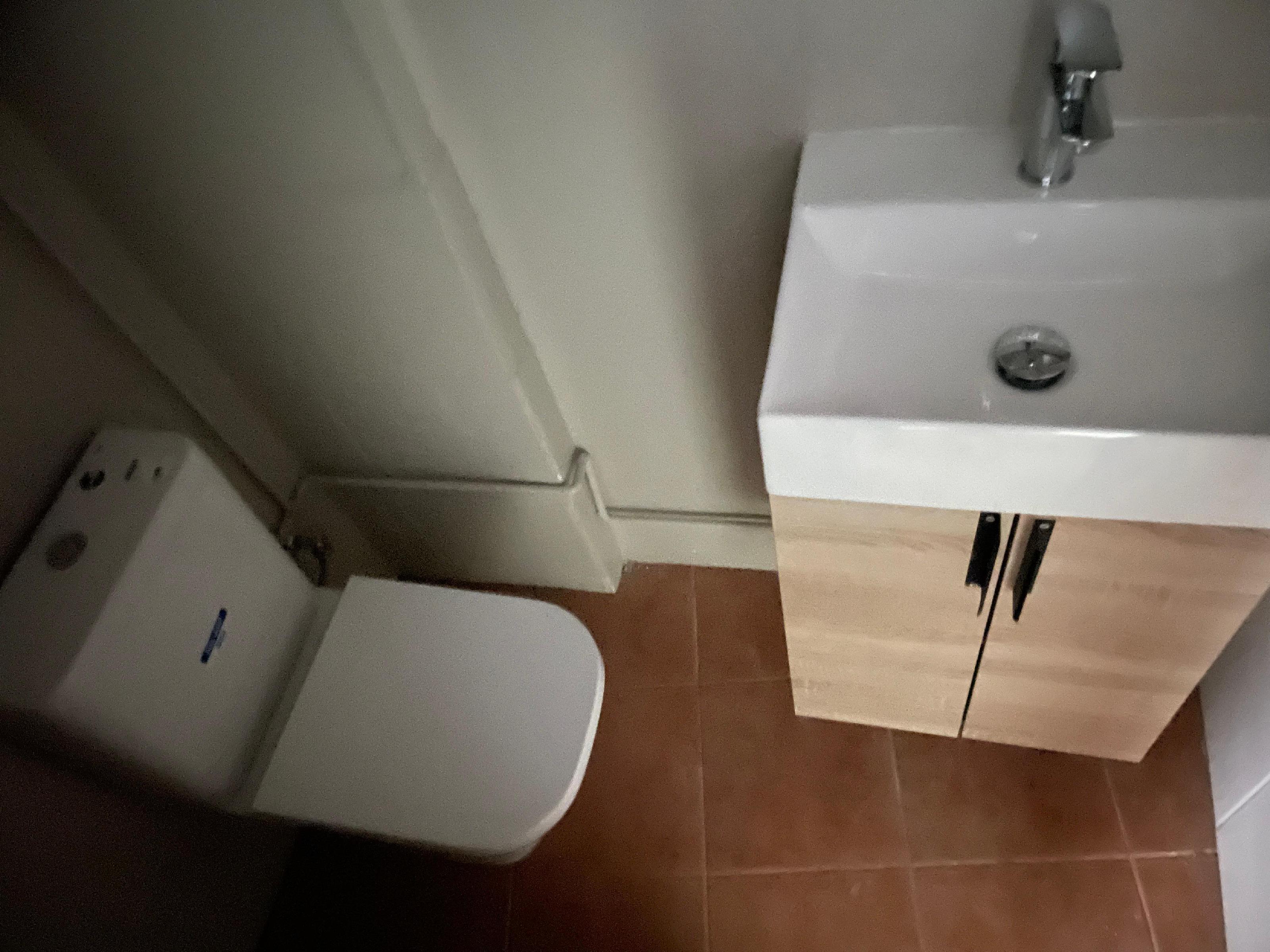 Imagen 4 Local Comercial en alquiler en Barcelona / Metro Santa Eulalia