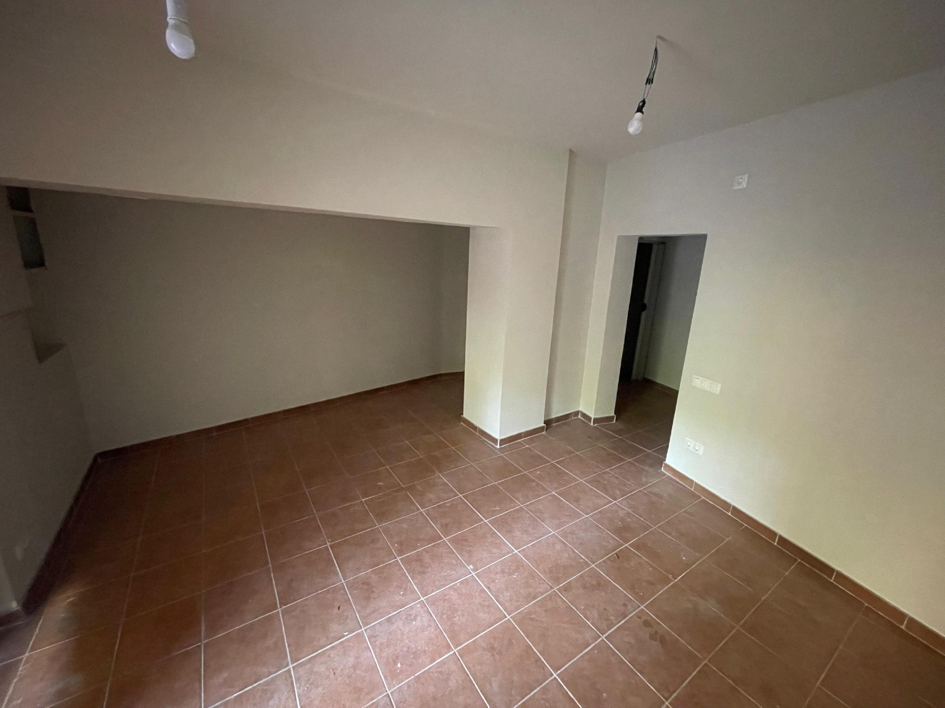 Imagen 3 Local Comercial en alquiler en Barcelona / Metro Santa Eulalia