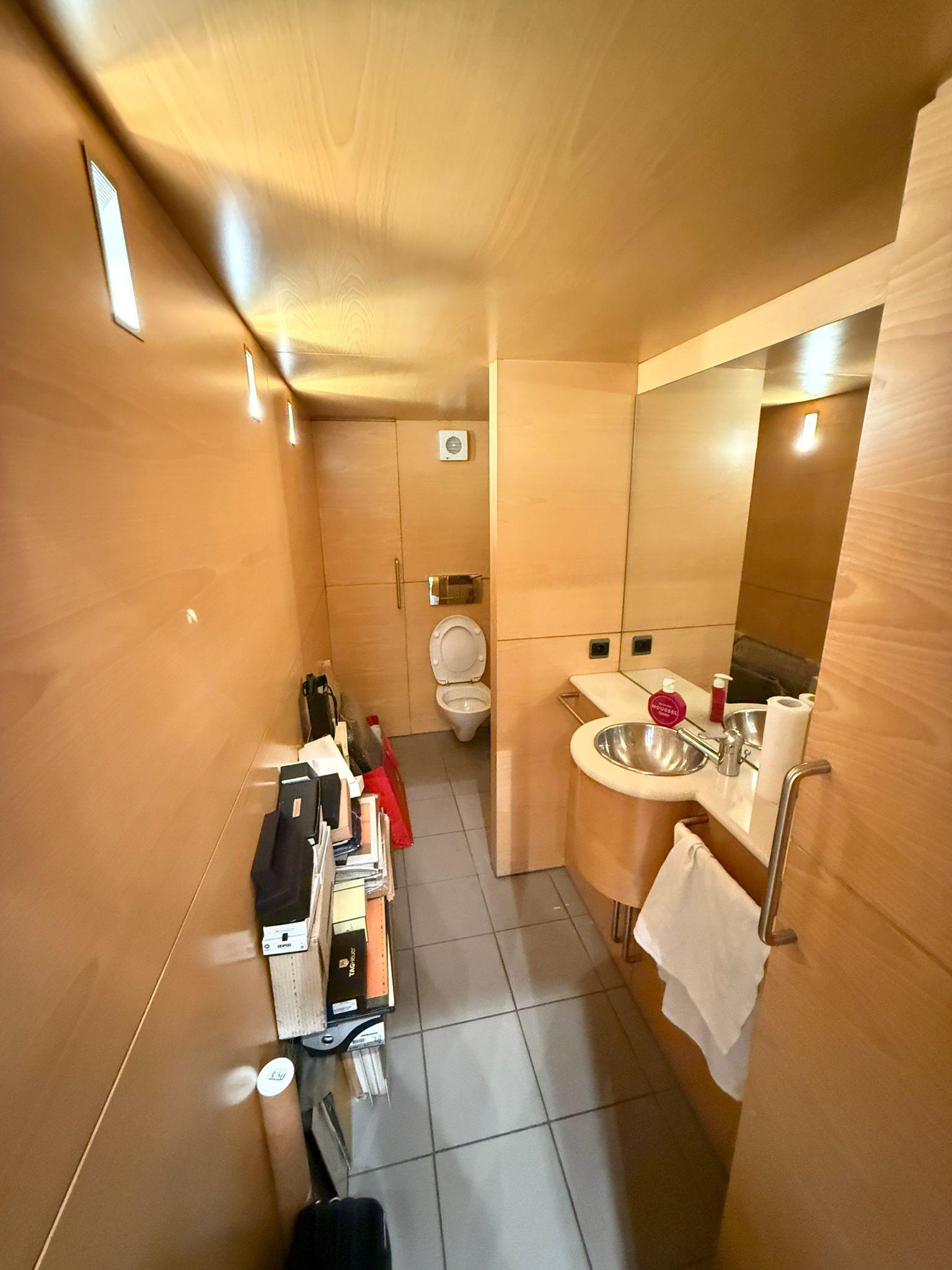 Imagen 11 Oficina Comercial en venta en Barcelona / A tan solo 10 minutos del Corte Ingles Diagonal