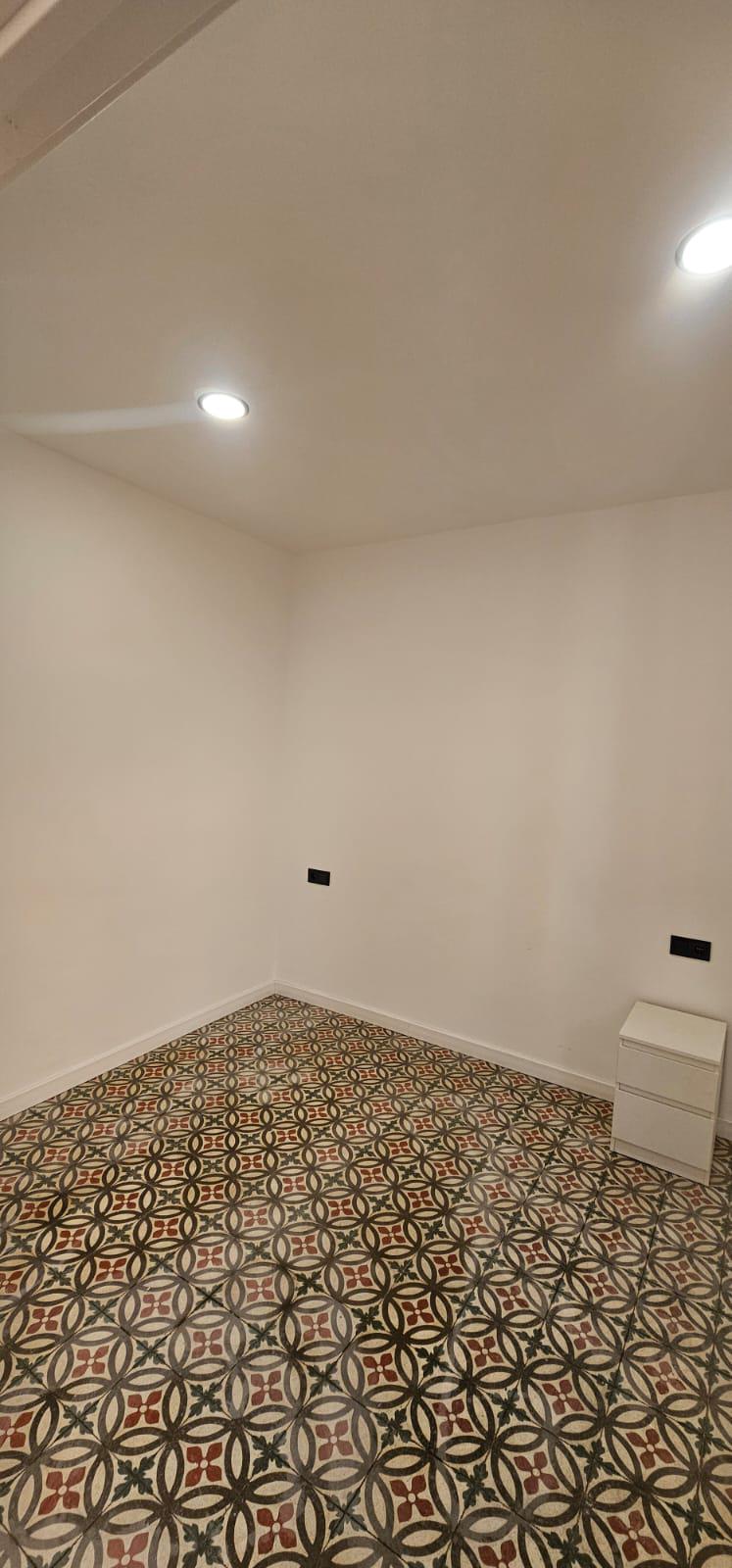 Imagen 10 Piso en venta en Hospitalet De Llobregat L´ / Ubicado a 100 metros de para metro Torrass...