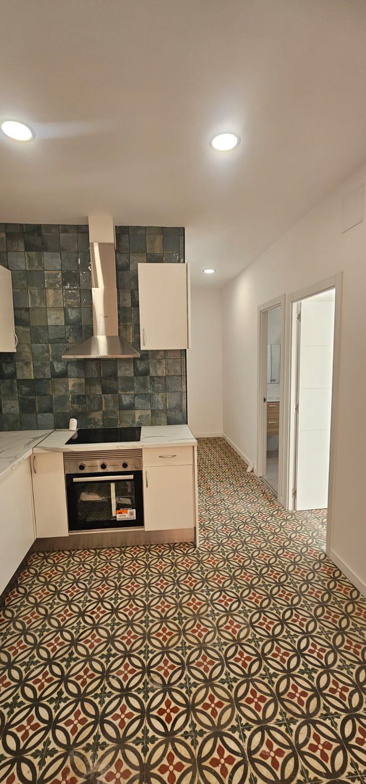 Imagen 7 Piso en venta en Hospitalet De Llobregat L´ / Ubicado a 100 metros de para metro Torrass...