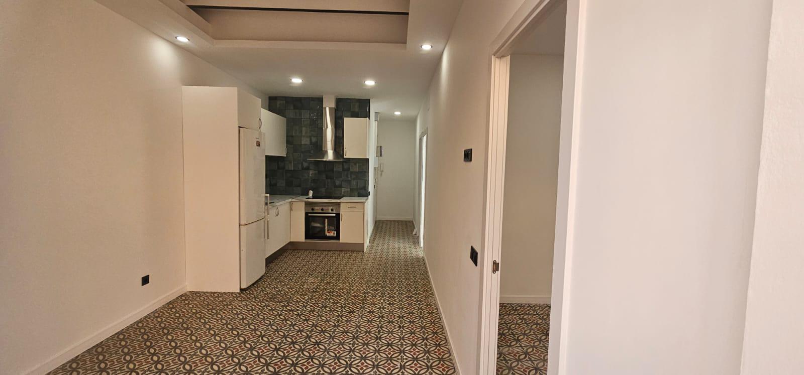 Imagen 3 Piso en venta en Hospitalet De Llobregat L´ / Ubicado a 100 metros de para metro Torrass...