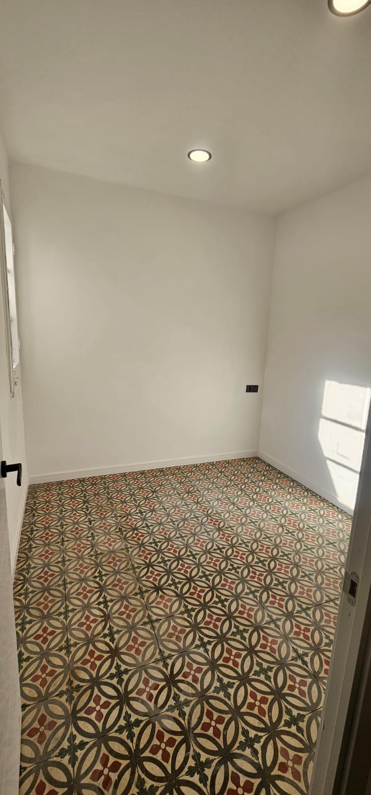 Imagen 8 Piso en venta en Hospitalet De Llobregat L´ / Ubicado a 100 metros de para metro Torrass...