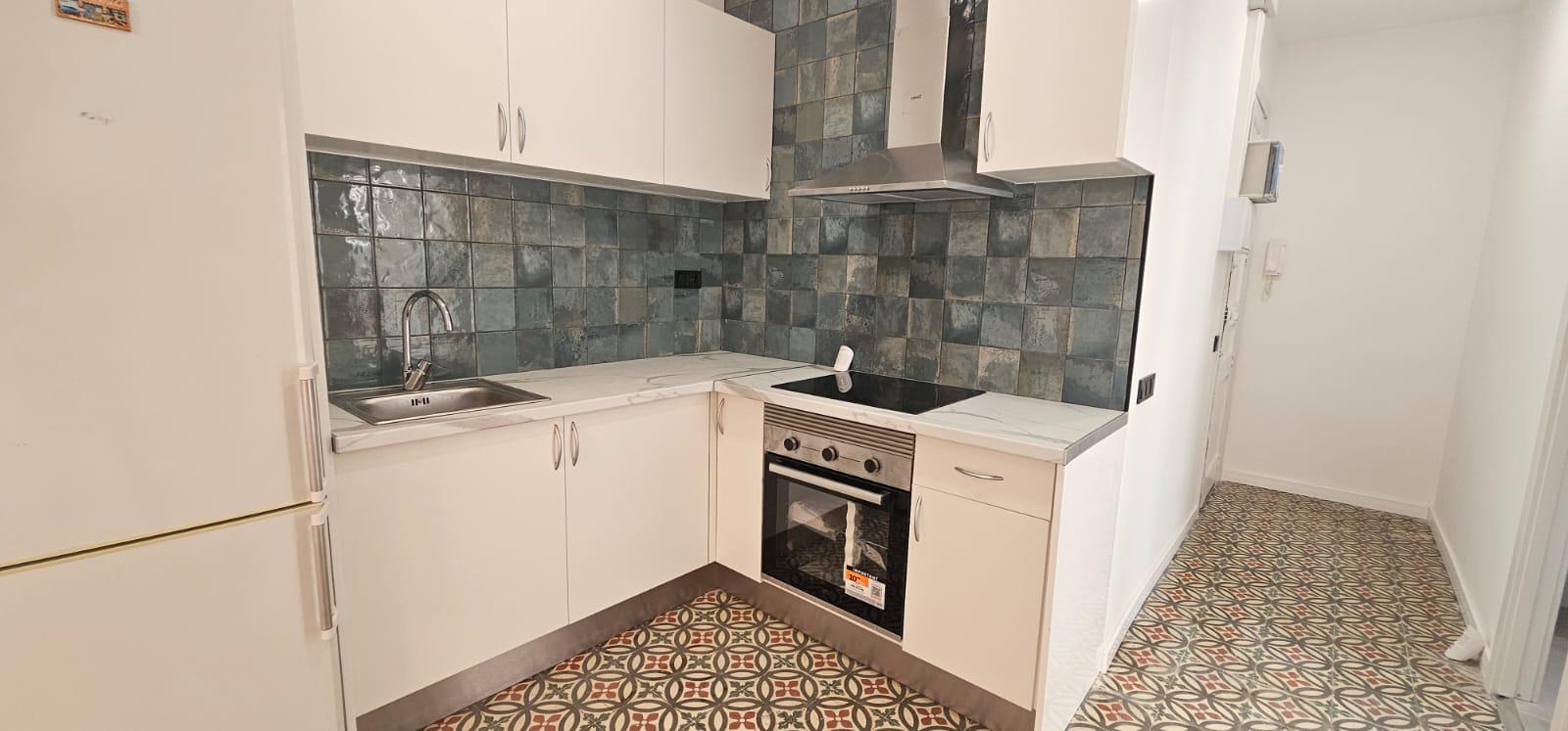 Imagen 4 Piso en venta en Hospitalet De Llobregat L´ / Ubicado a 100 metros de para metro Torrass...